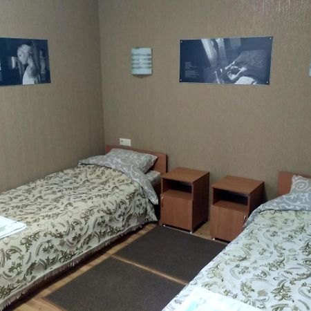 Atlant Hotel Ostroh Buitenkant foto