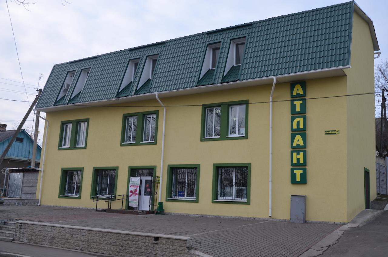 Atlant Hotel Ostroh Buitenkant foto
