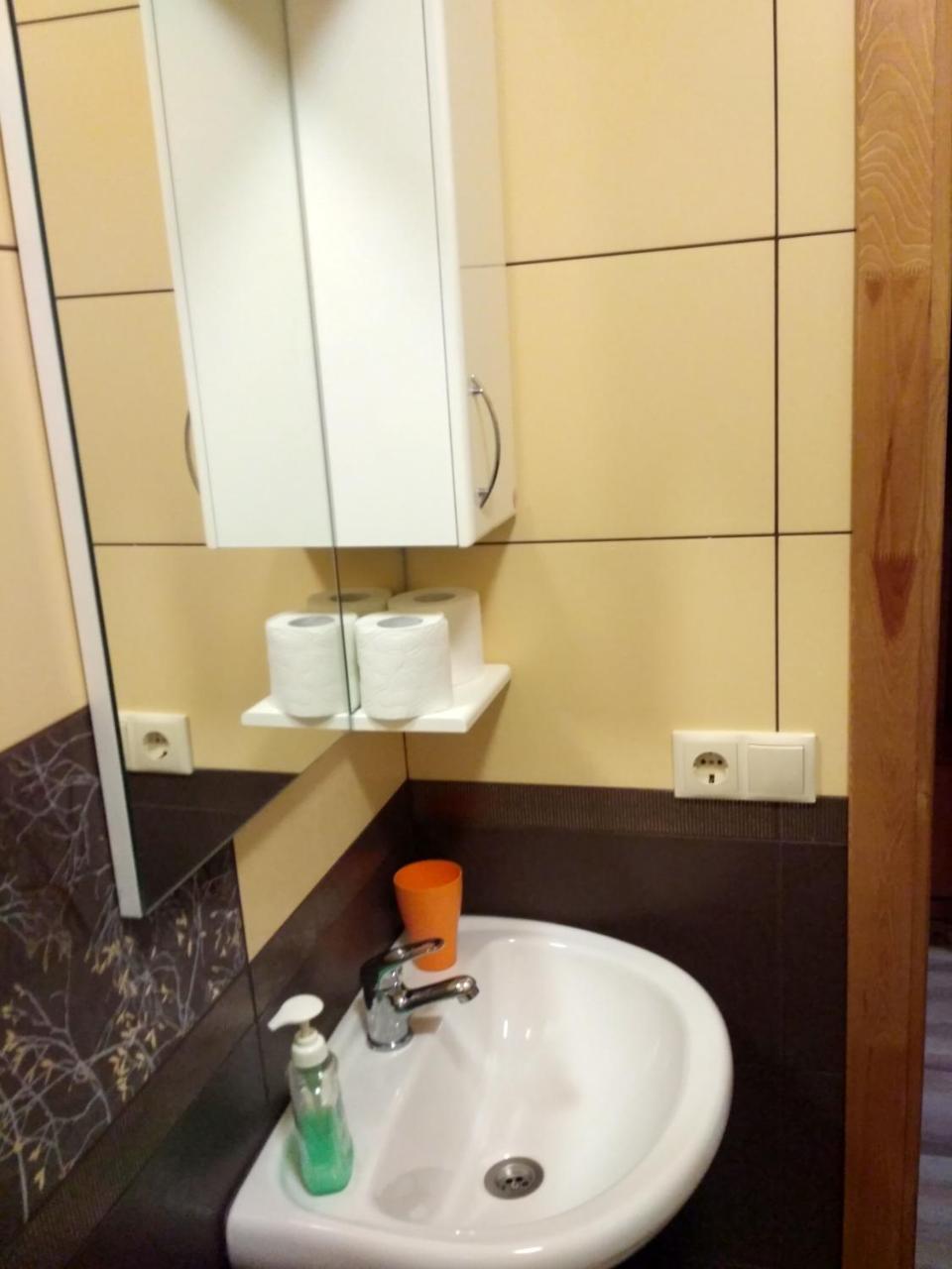 Atlant Hotel Ostroh Buitenkant foto