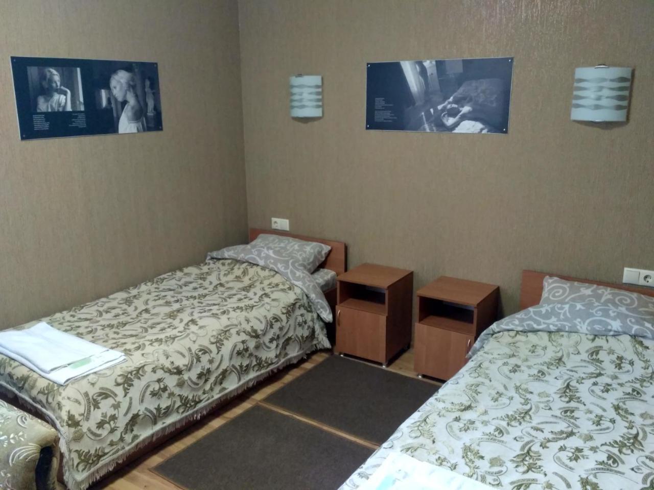 Atlant Hotel Ostroh Buitenkant foto